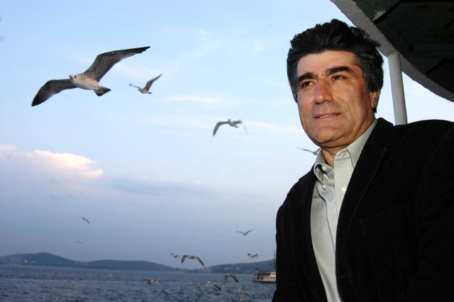 Agos Gazetesi Genel Yayın Yönetmeni Hrant Dink'in öldürülmesine ilişkin şüphelileri arasında FETÖ elebaşısı Fetullah Gülen, eski savcı Zekeriya Öz ve kapatılan Zaman Gazetesi Genel Yayın Yönetmeni Ekrem Dumanlı ile jandarma görevlilerinin yer aldığı üçüncü