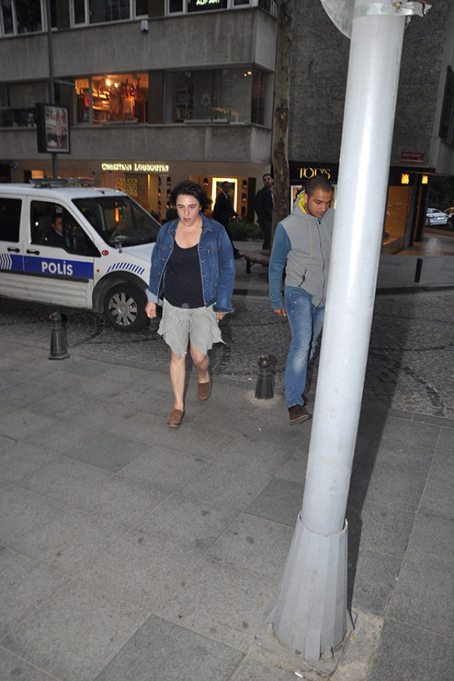 Son olarak 'Kırgın Çiçekler' dizisinin kadrosunda yer alan Esra Dermancıoğlu, önceki akşam Nişantaşı'nda esmer